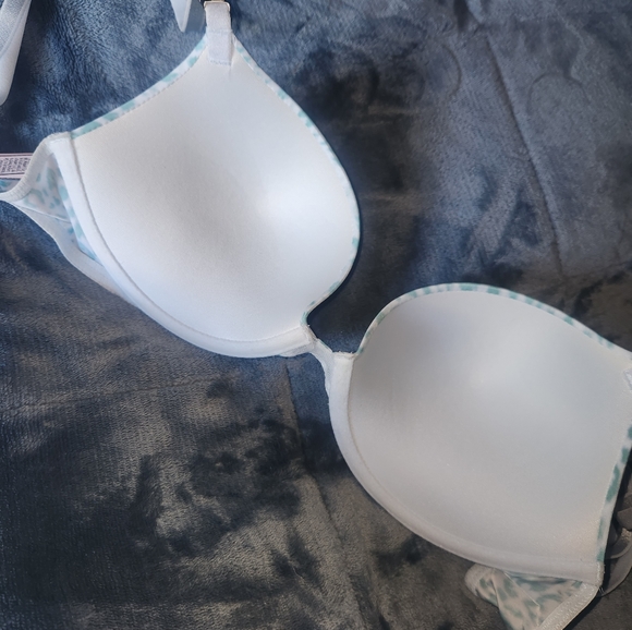 Victoria's Secret Bra push up - Picture 2 of 4